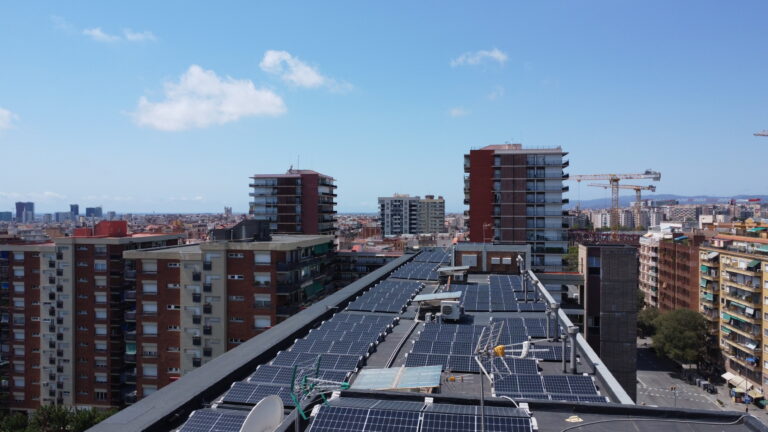 Placas solares en una comunidad de vecinos para reducir el gasto comunitario