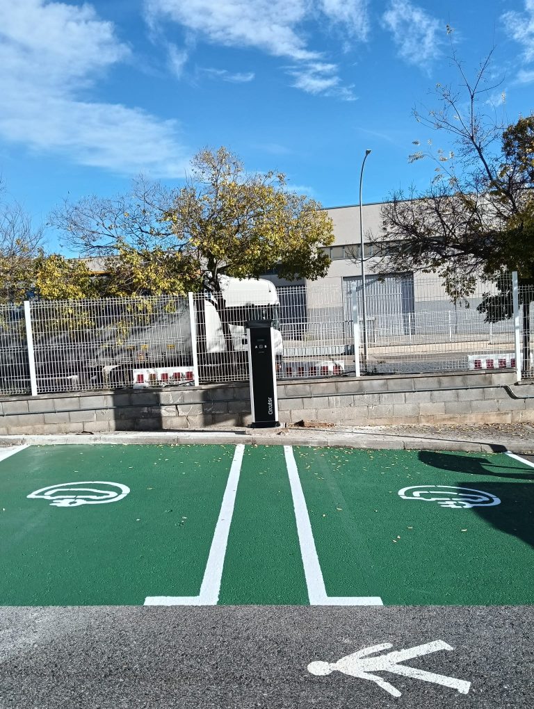 Cargador vehículo eléctrico empresa