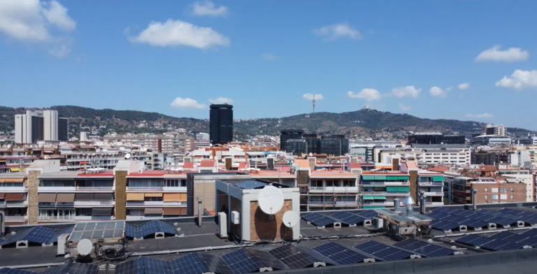 Instalación de autoconsumo en un edificio para reducir la factura eléctrica